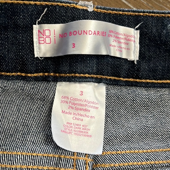 No Boundaries dark blue wash studded & pearls distressed jean shorts juniors - Picture 12 of 17